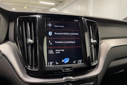 sininen Volvo XC60 2018 kuva 18.