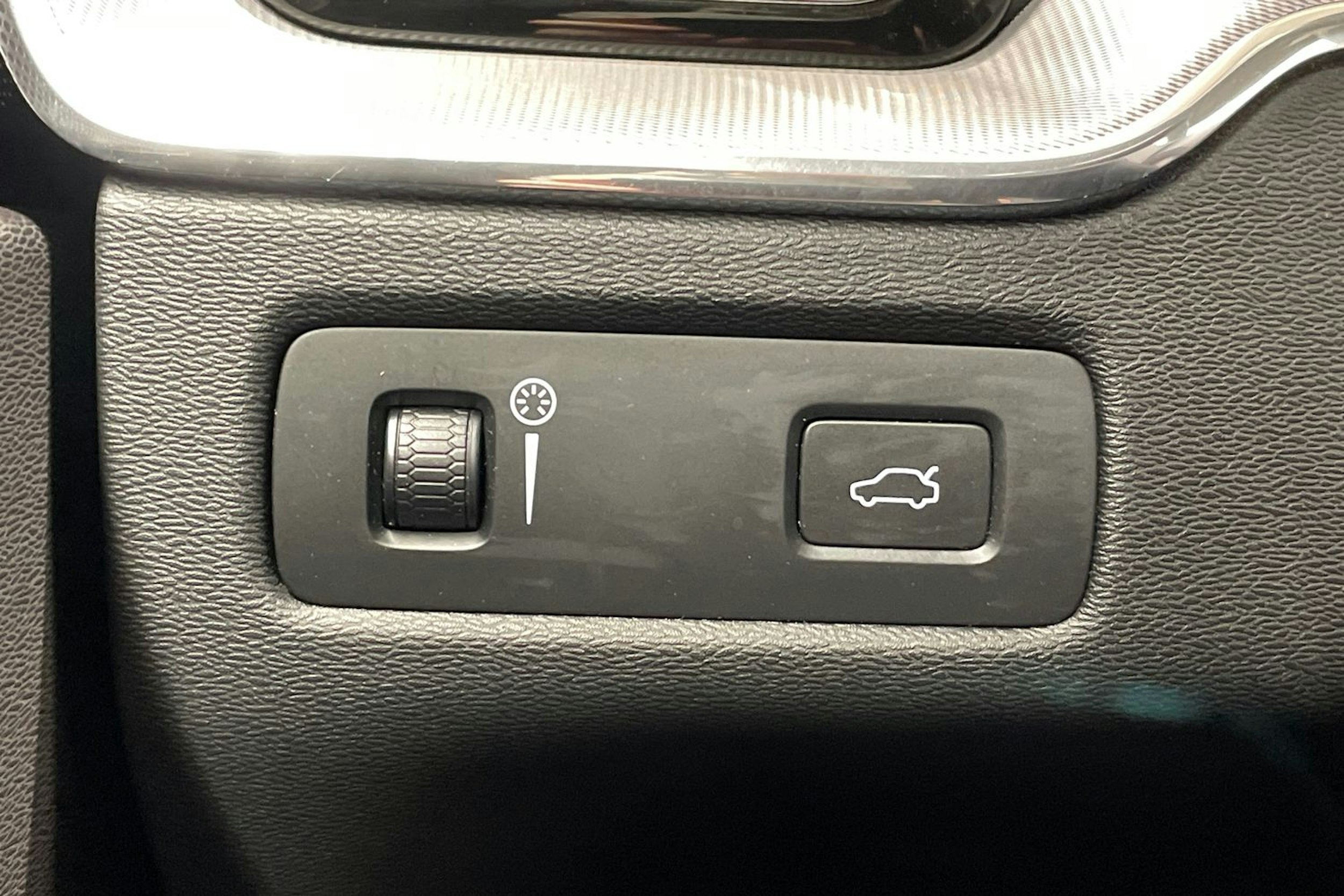 sininen Volvo XC60 2018 kuva 24.