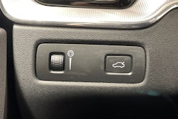 sininen Volvo XC60 2018 kuva 24.
