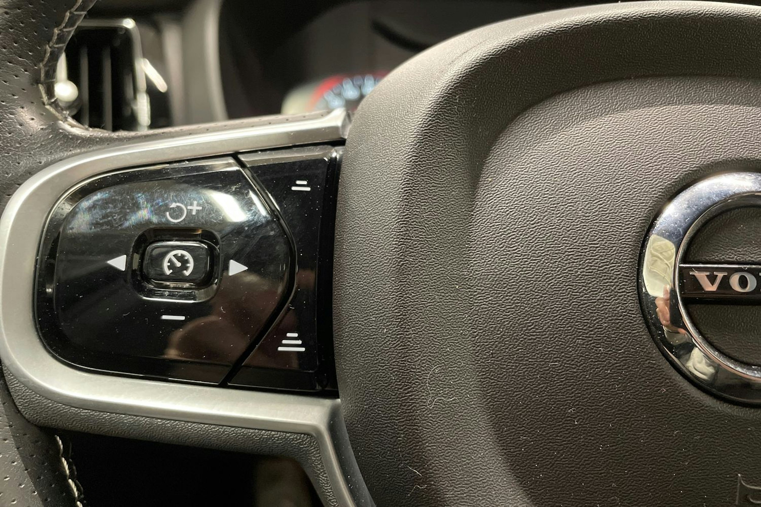 sininen Volvo XC60 2018 kuva 25.