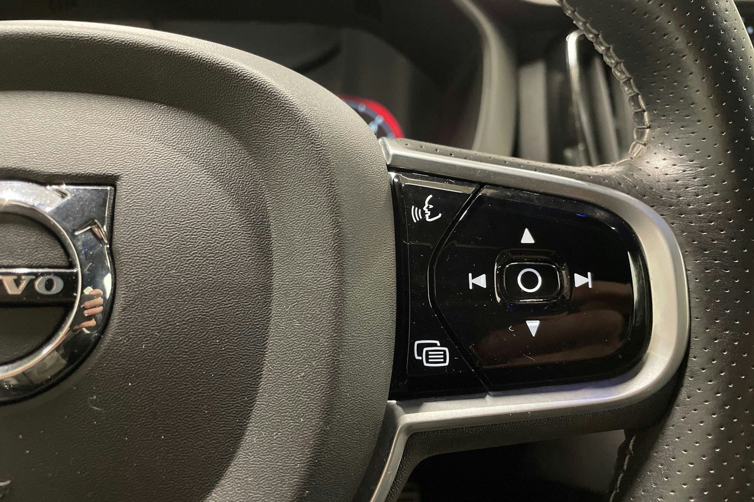 sininen Volvo XC60 2018 kuva 26.