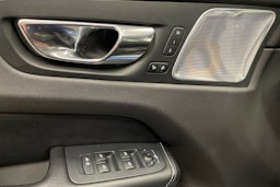sininen Volvo XC60 2018 kuva 31.