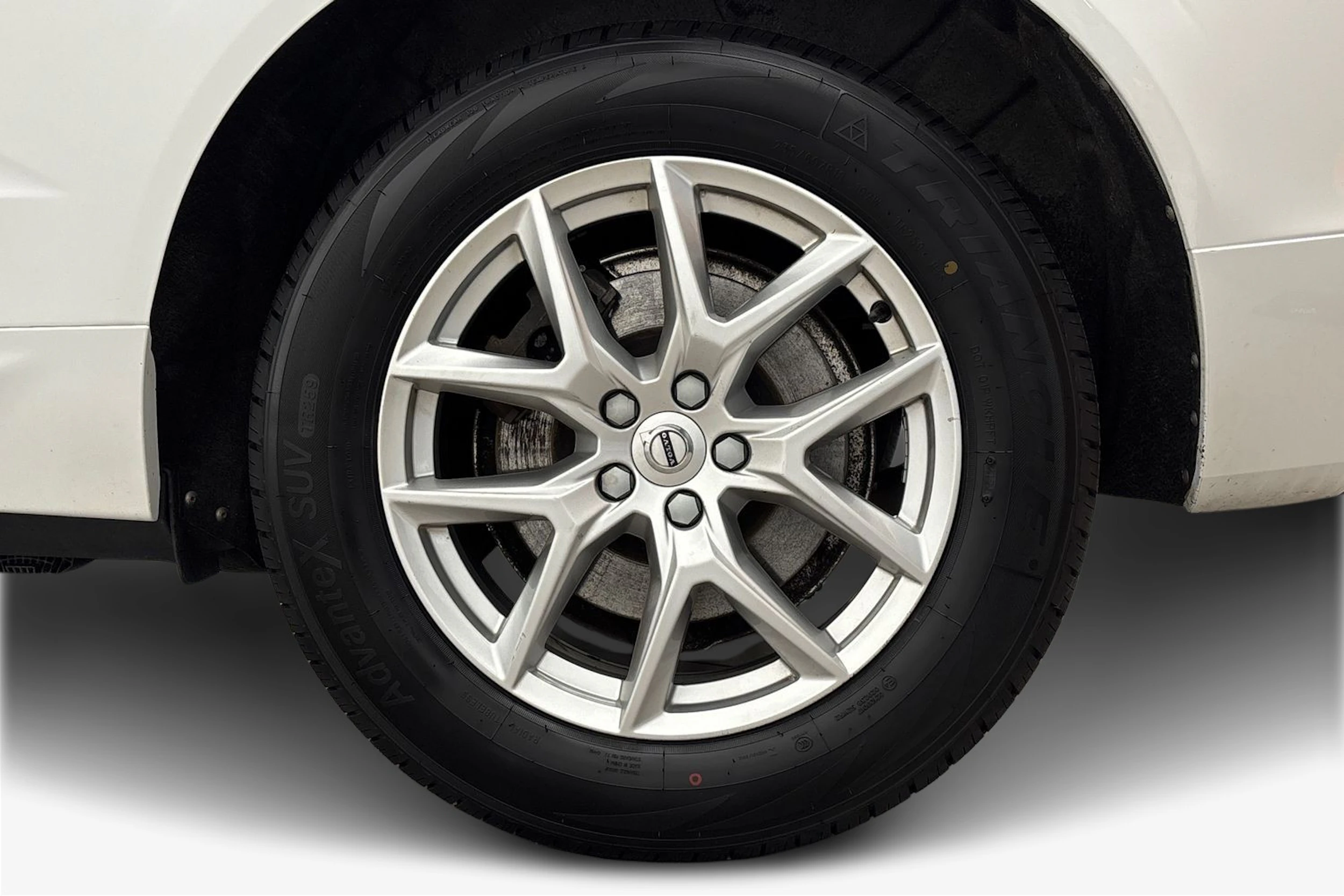 valkoinen Volvo XC60 2018 kuva 9.