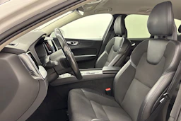 valkoinen Volvo XC60 2018 kuva 11.