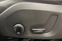 valkoinen Volvo XC60 2018 kuva 12.