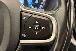 valkoinen Volvo XC60 2018 kuva 15.