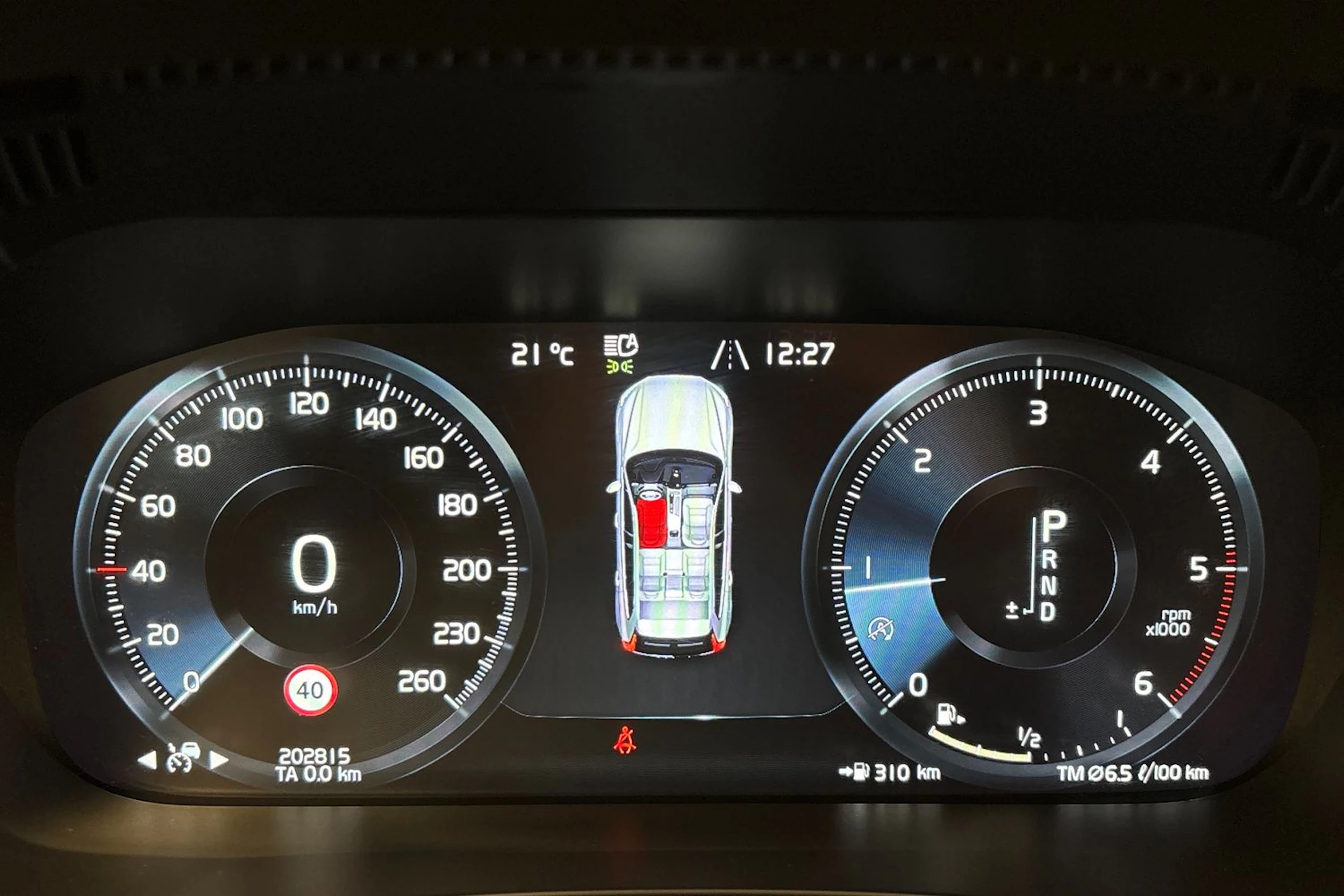 valkoinen Volvo XC60 2018 kuva 16.