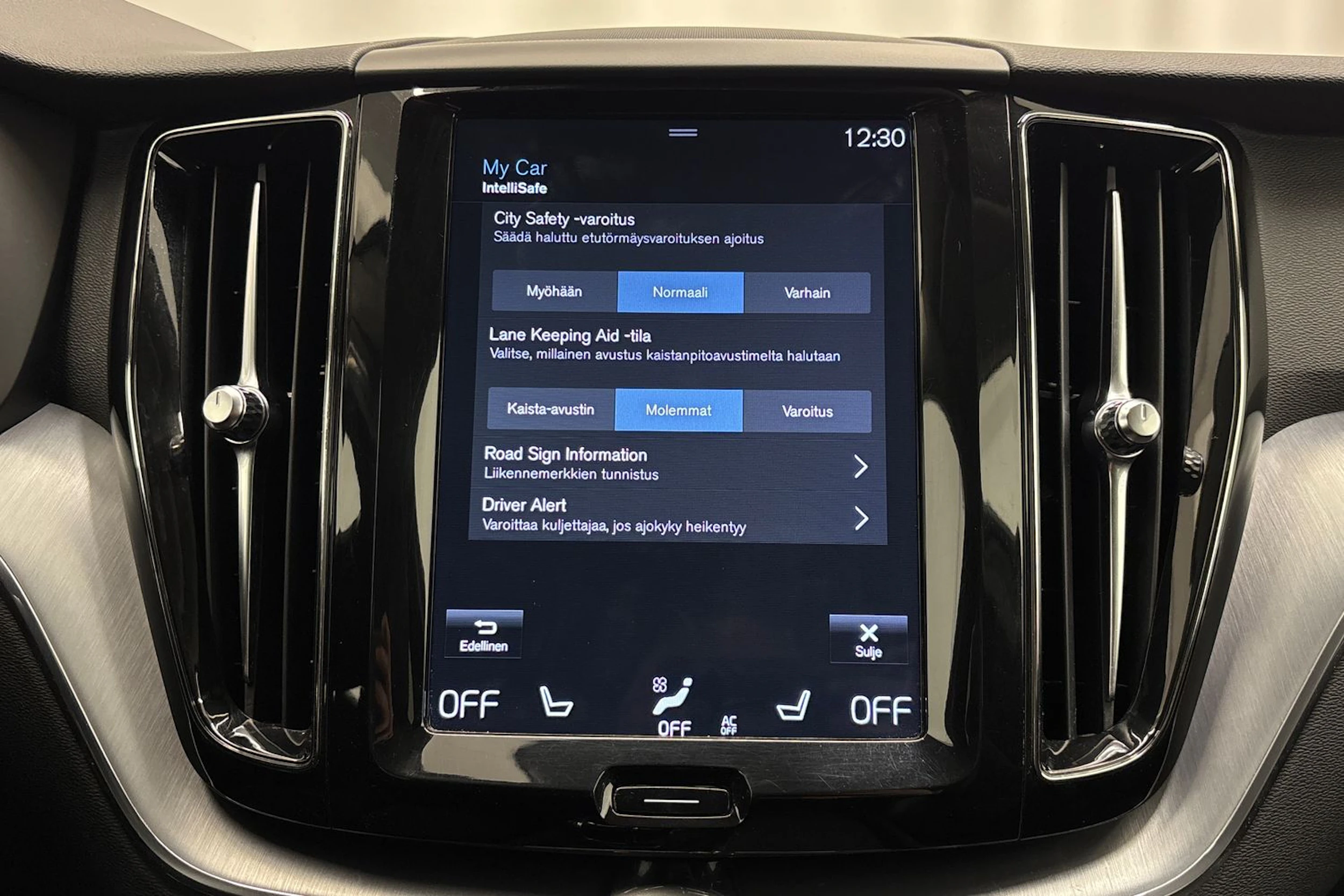 valkoinen Volvo XC60 2018 kuva 19.