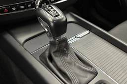 valkoinen Volvo XC60 2018 kuva 20.