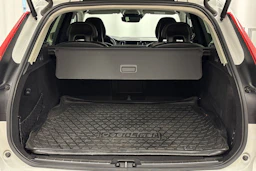 valkoinen Volvo XC60 2018 kuva 21.