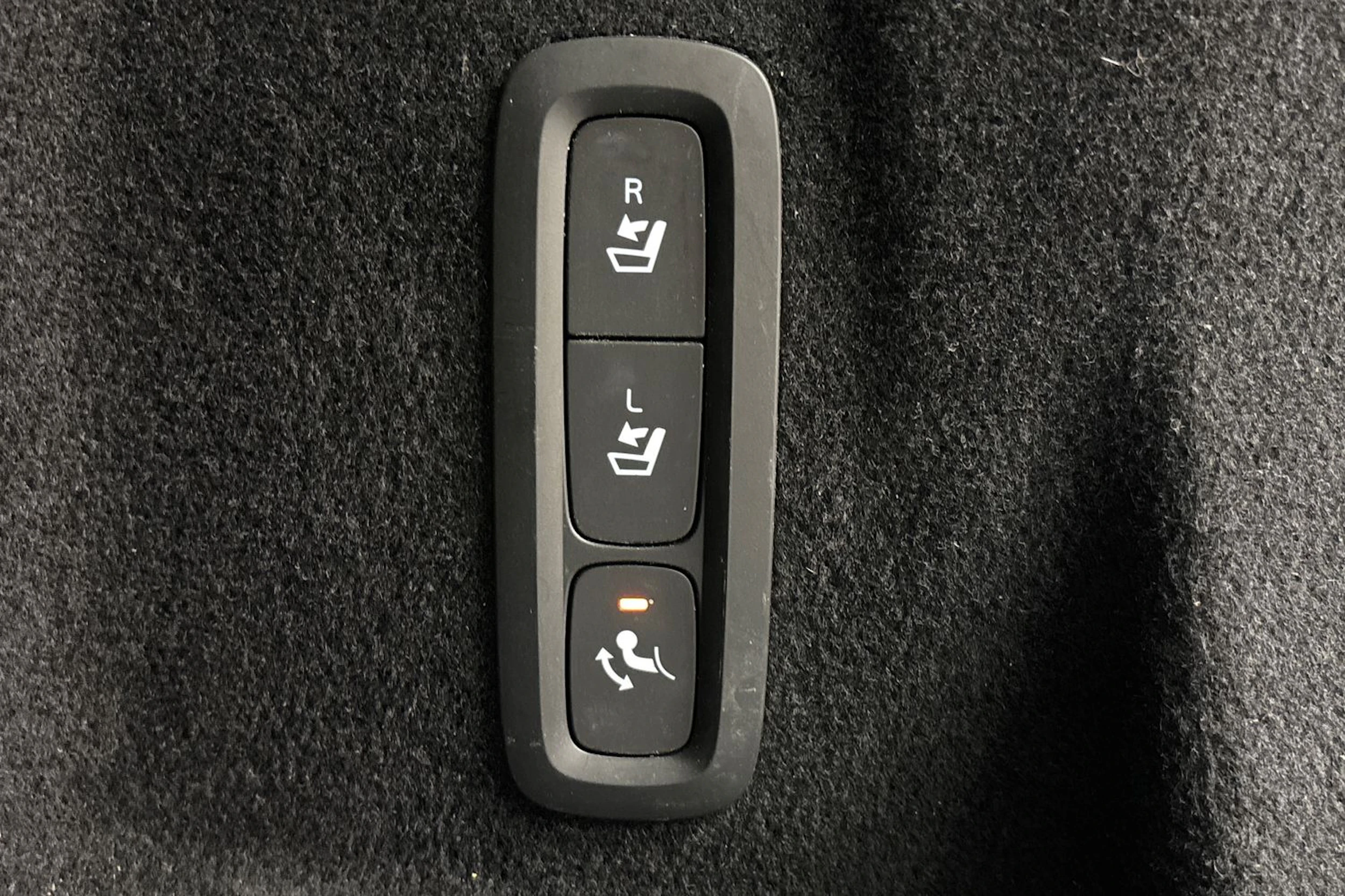 valkoinen Volvo XC60 2018 kuva 23.