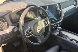 harmaa Volvo XC60 2018 kuva 3.