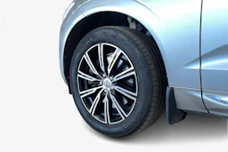 harmaa Volvo XC60 2018 kuva 9.