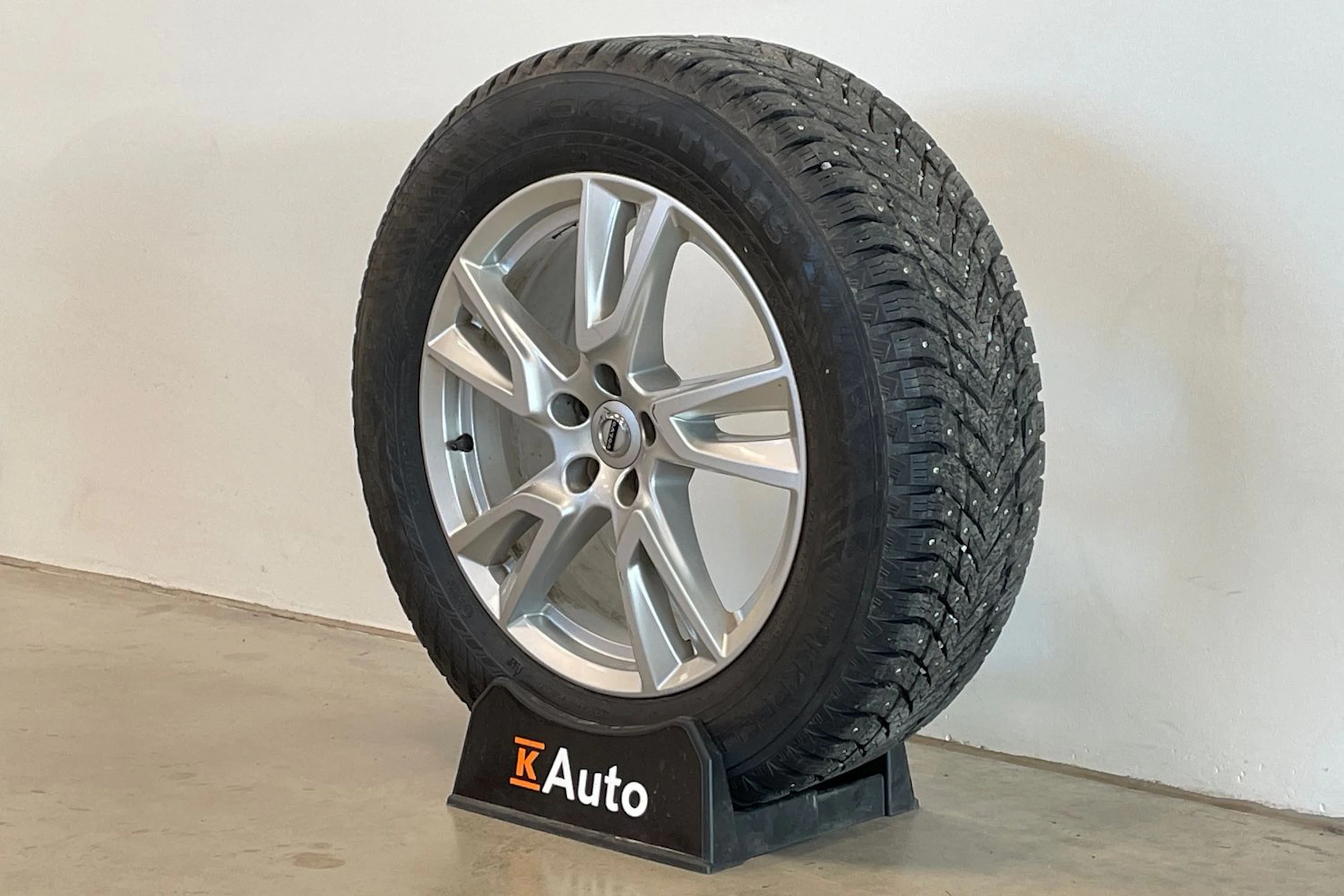 harmaa Volvo XC60 2018 kuva 10.