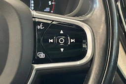harmaa Volvo XC60 2018 kuva 14.