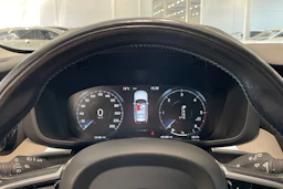 harmaa Volvo XC60 2018 kuva 16.