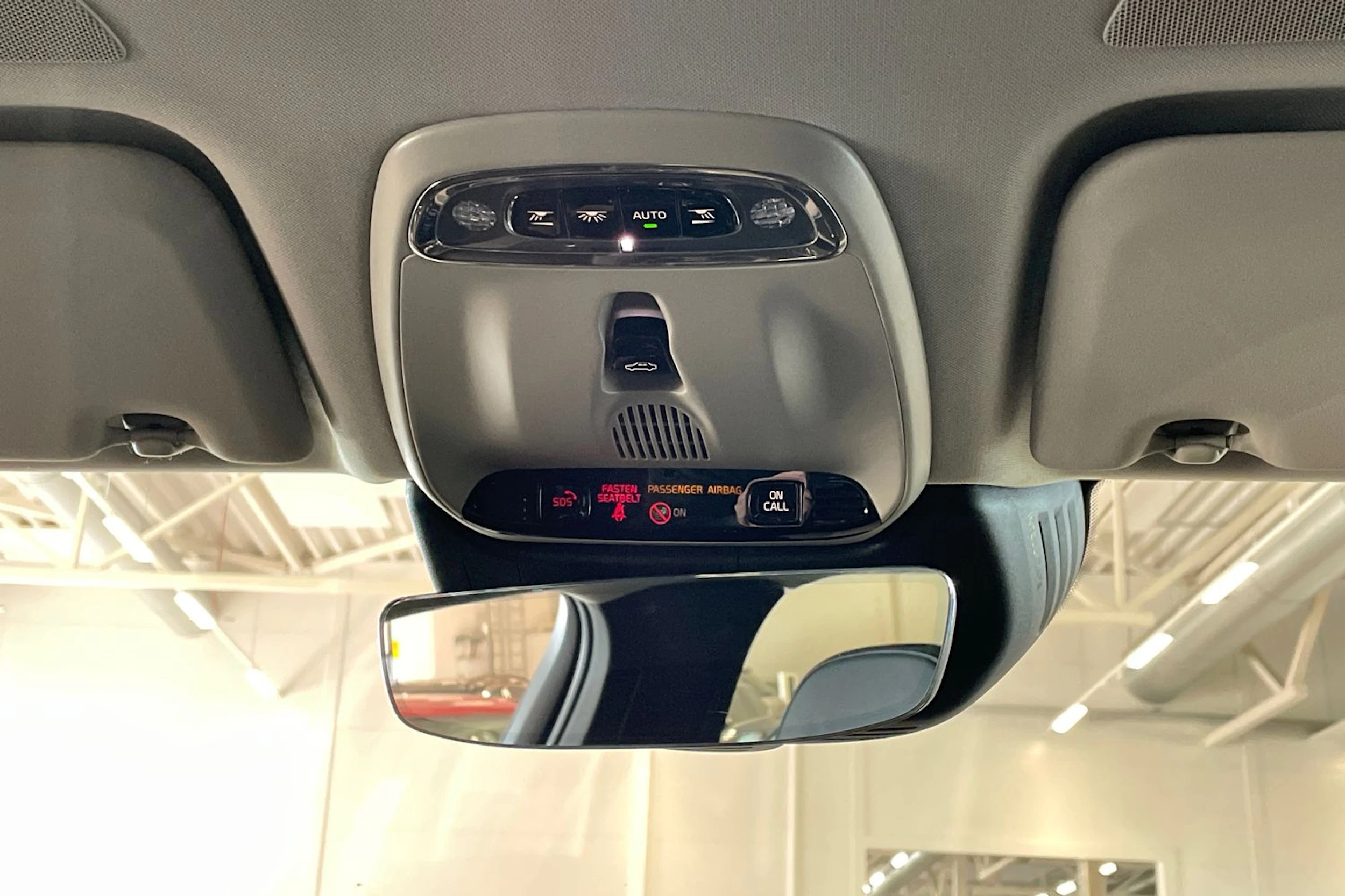 harmaa Volvo XC60 2018 kuva 17.