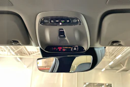 harmaa Volvo XC60 2018 kuva 17.