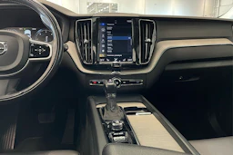 harmaa Volvo XC60 2018 kuva 18.