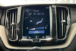 harmaa Volvo XC60 2018 kuva 19.