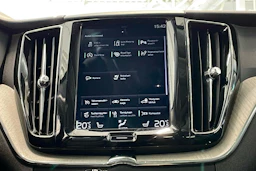 harmaa Volvo XC60 2018 kuva 21.