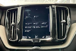 harmaa Volvo XC60 2018 kuva 22.