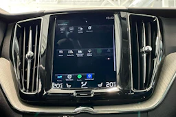 harmaa Volvo XC60 2018 kuva 24.