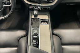 harmaa Volvo XC60 2018 kuva 26.