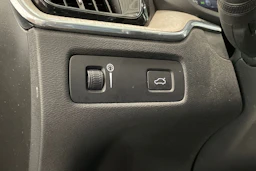 harmaa Volvo XC60 2018 kuva 27.