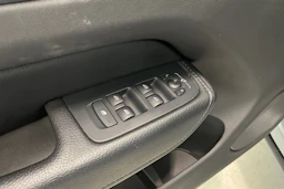 harmaa Volvo XC60 2018 kuva 29.