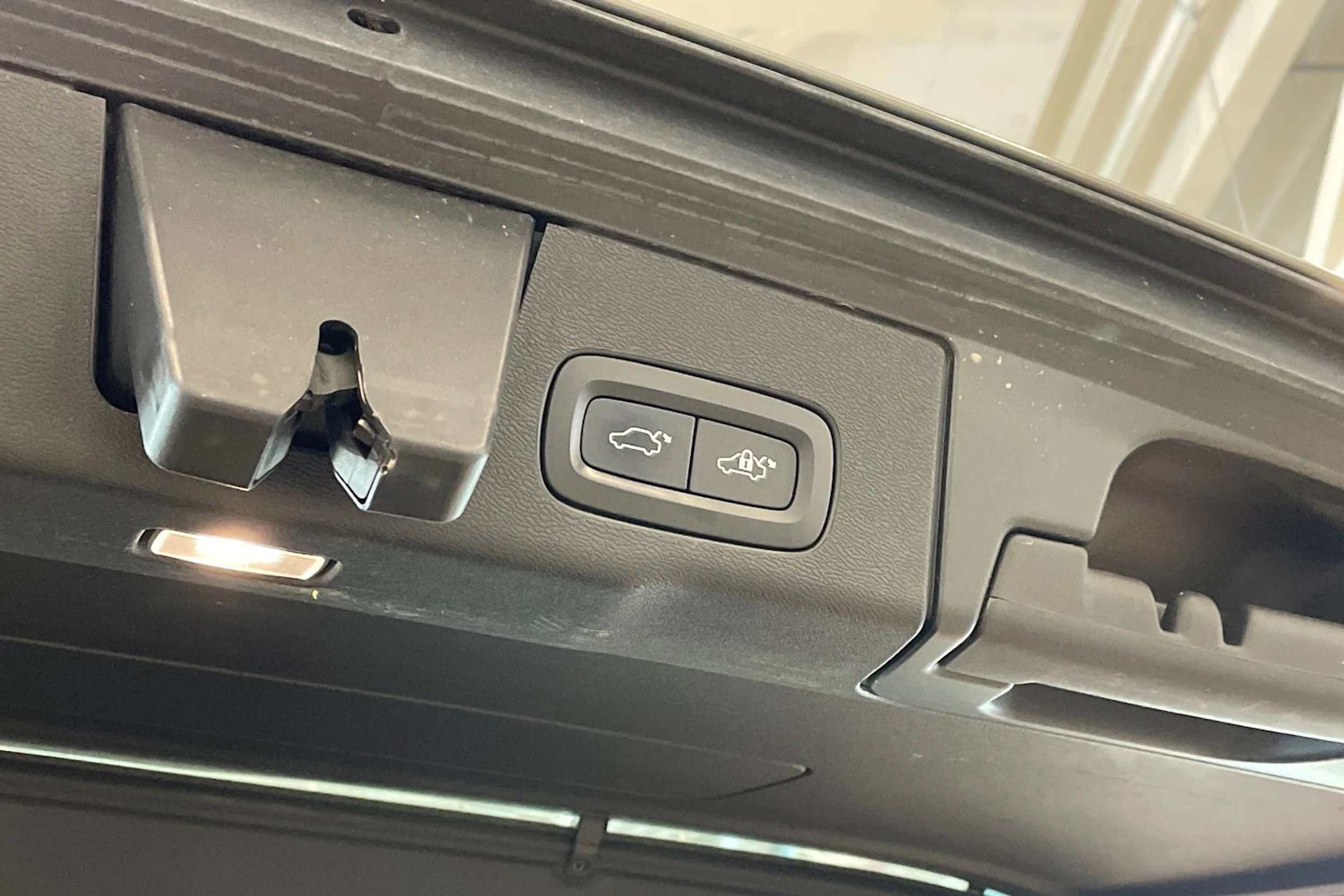 harmaa Volvo XC60 2018 kuva 31.