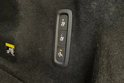 harmaa Volvo XC60 2018 kuva 33.