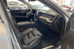 harmaa Volvo XC60 2018 kuva 35.