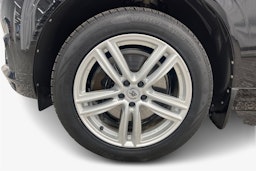 Musta Volvo XC60 2018 kuva 11.