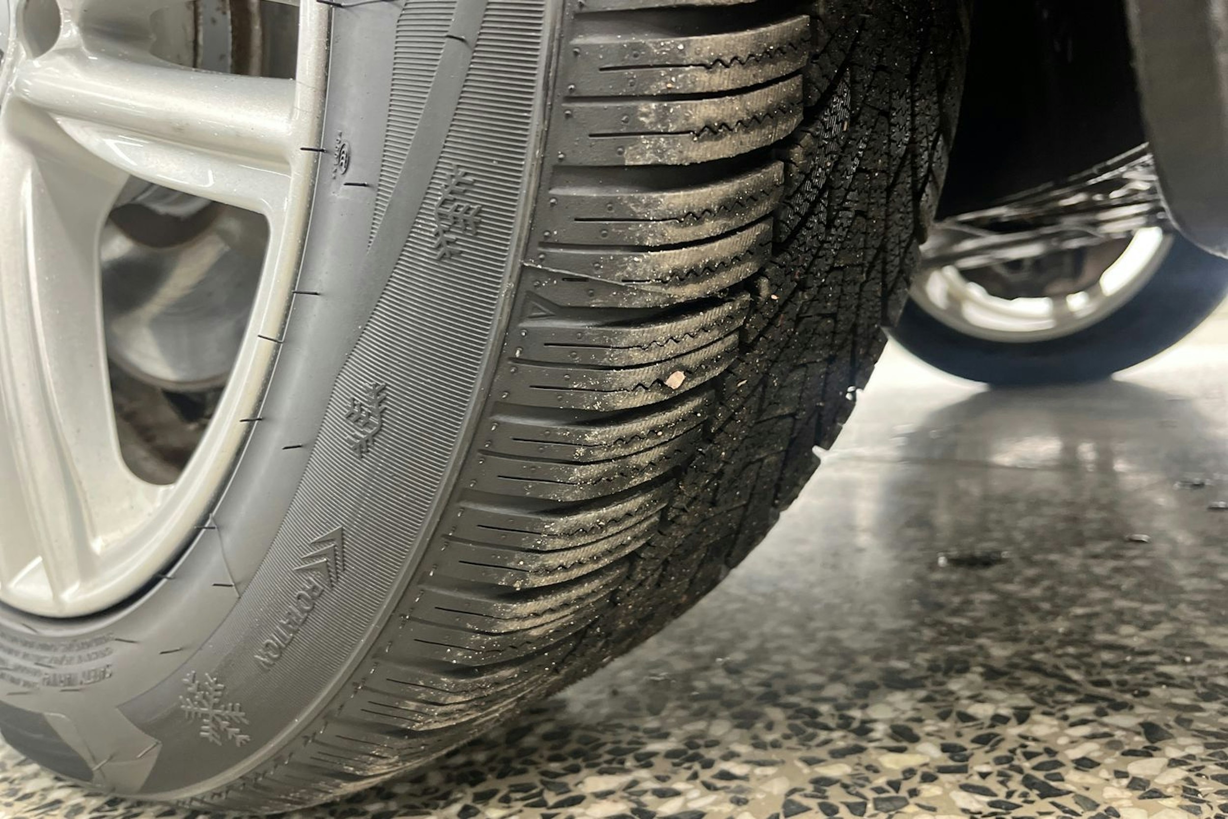 Musta Volvo XC60 2018 kuva 13.