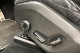 Musta Volvo XC60 2018 kuva 15.