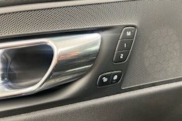 Musta Volvo XC60 2018 kuva 16.