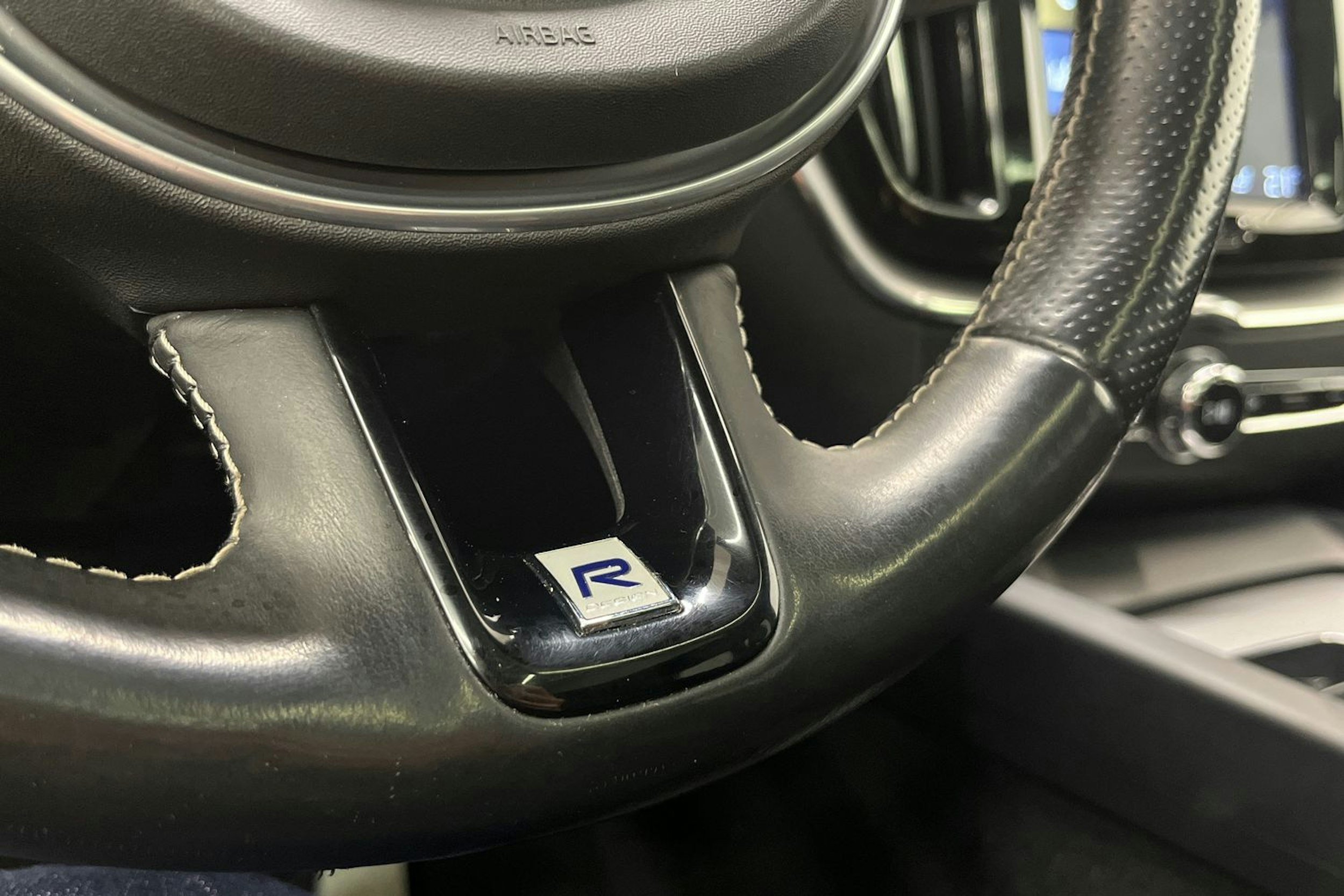 Musta Volvo XC60 2018 kuva 19.