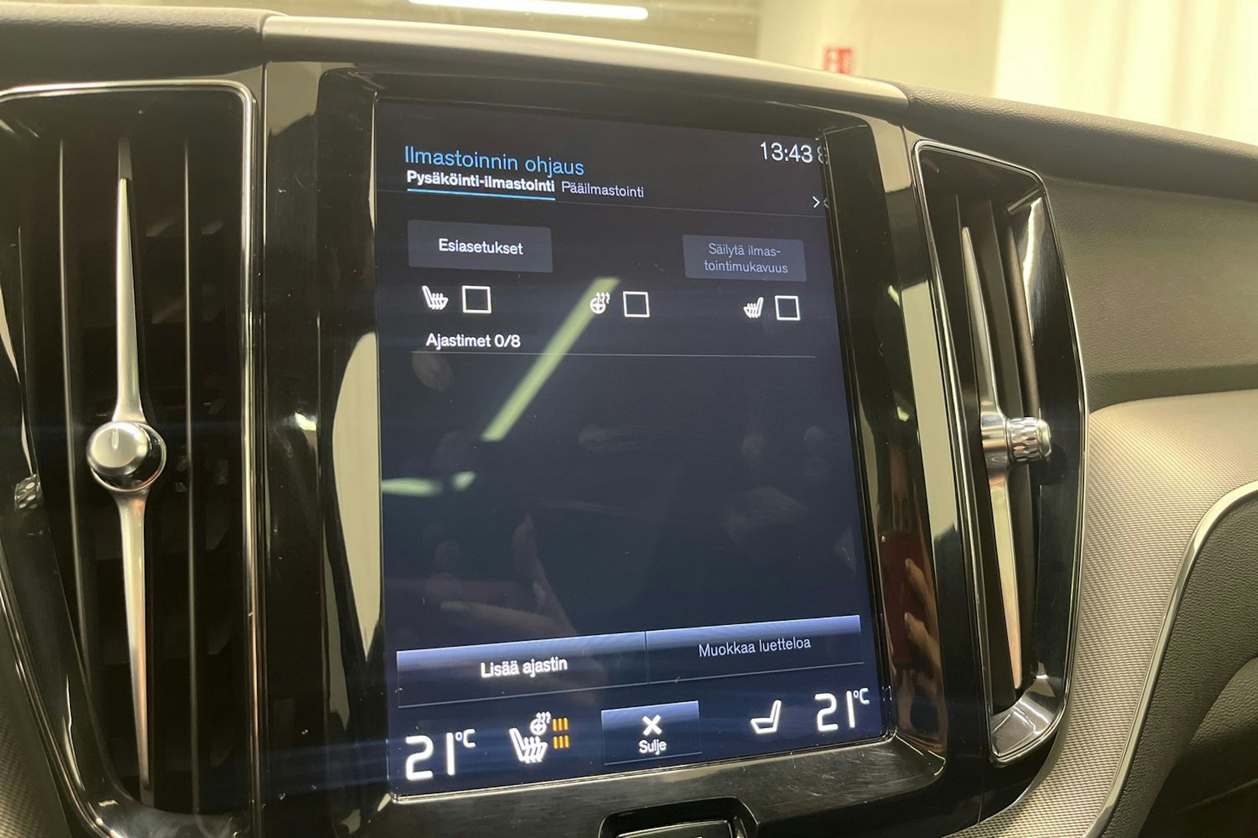 Musta Volvo XC60 2018 kuva 24.