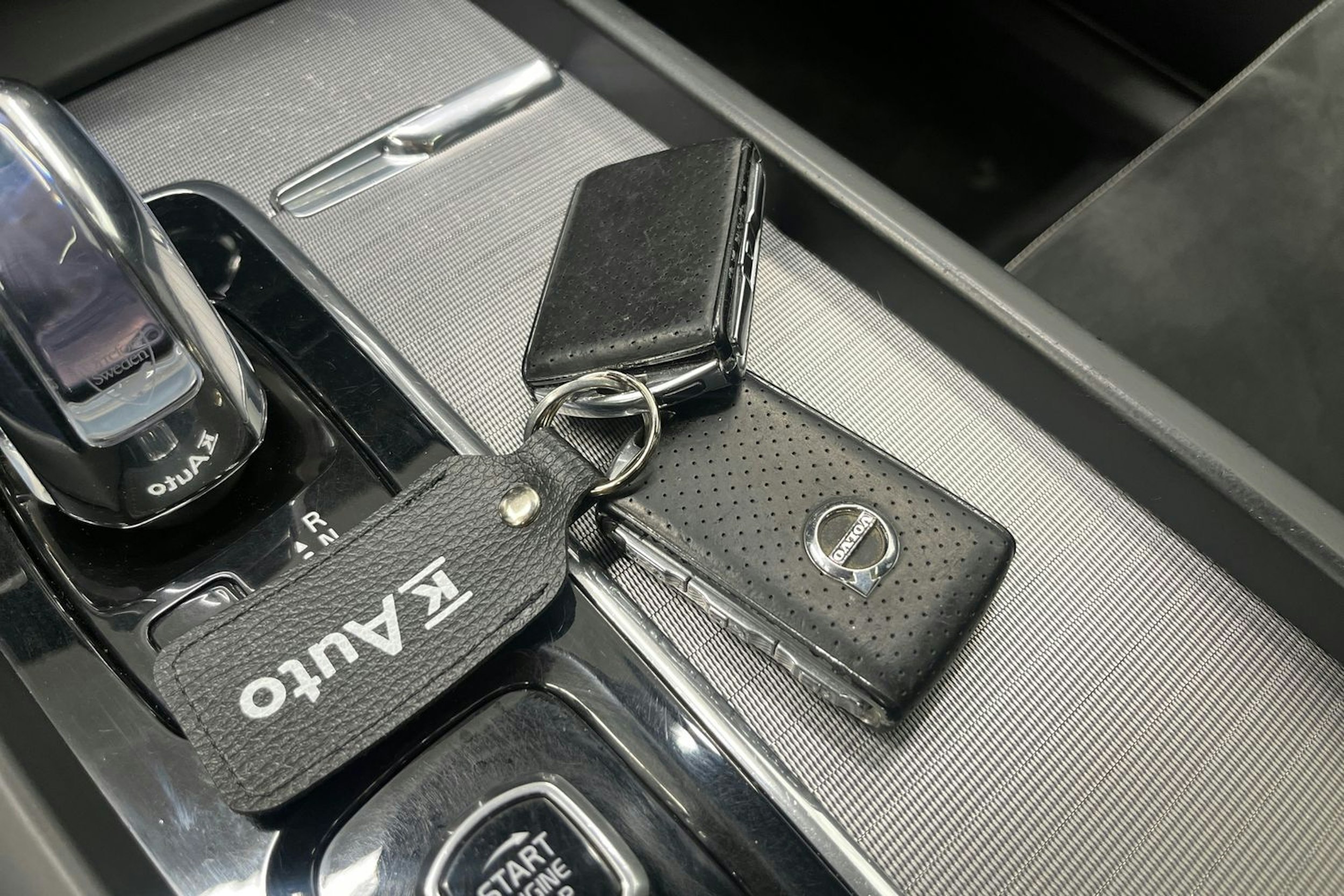 Musta Volvo XC60 2018 kuva 30.