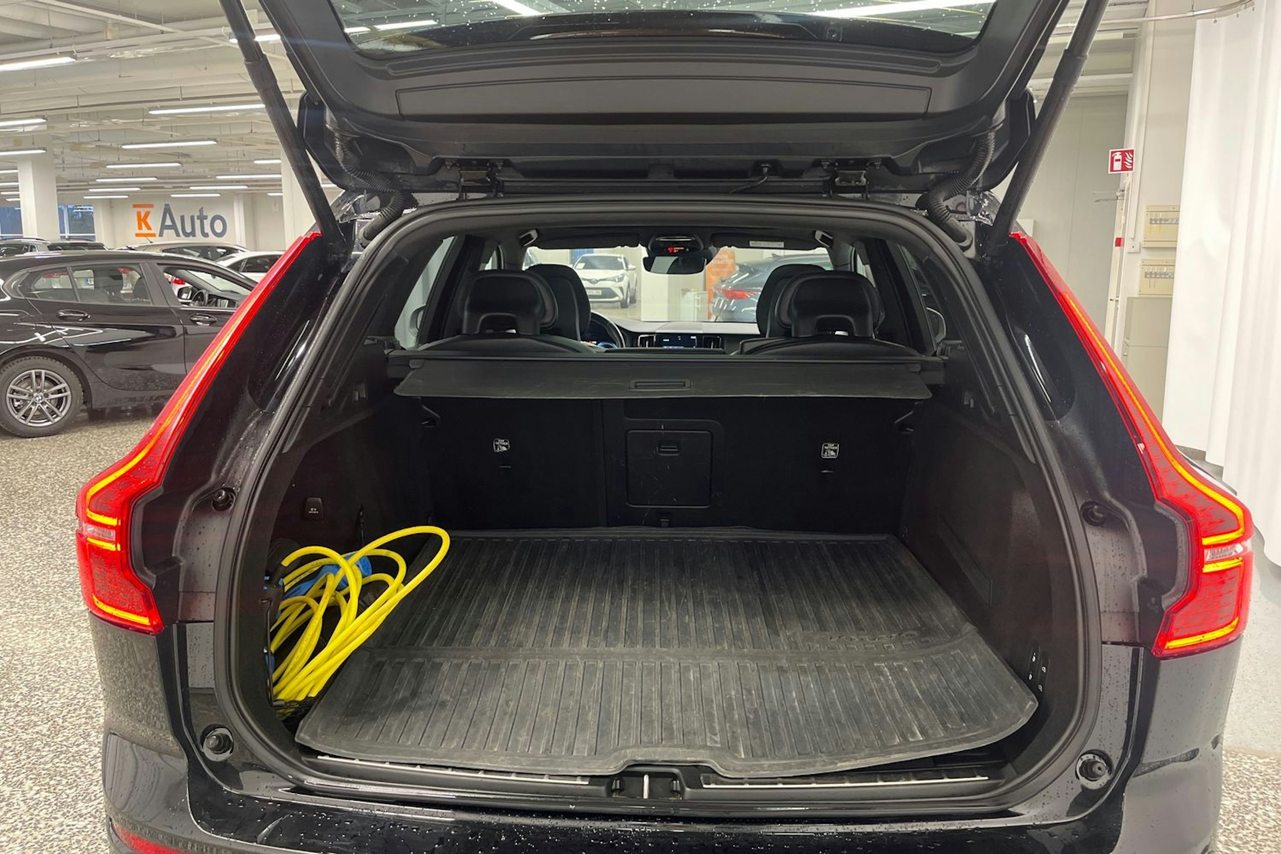 Musta Volvo XC60 2018 kuva 32.