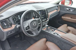 punainen Volvo XC60 2018 kuva 6.