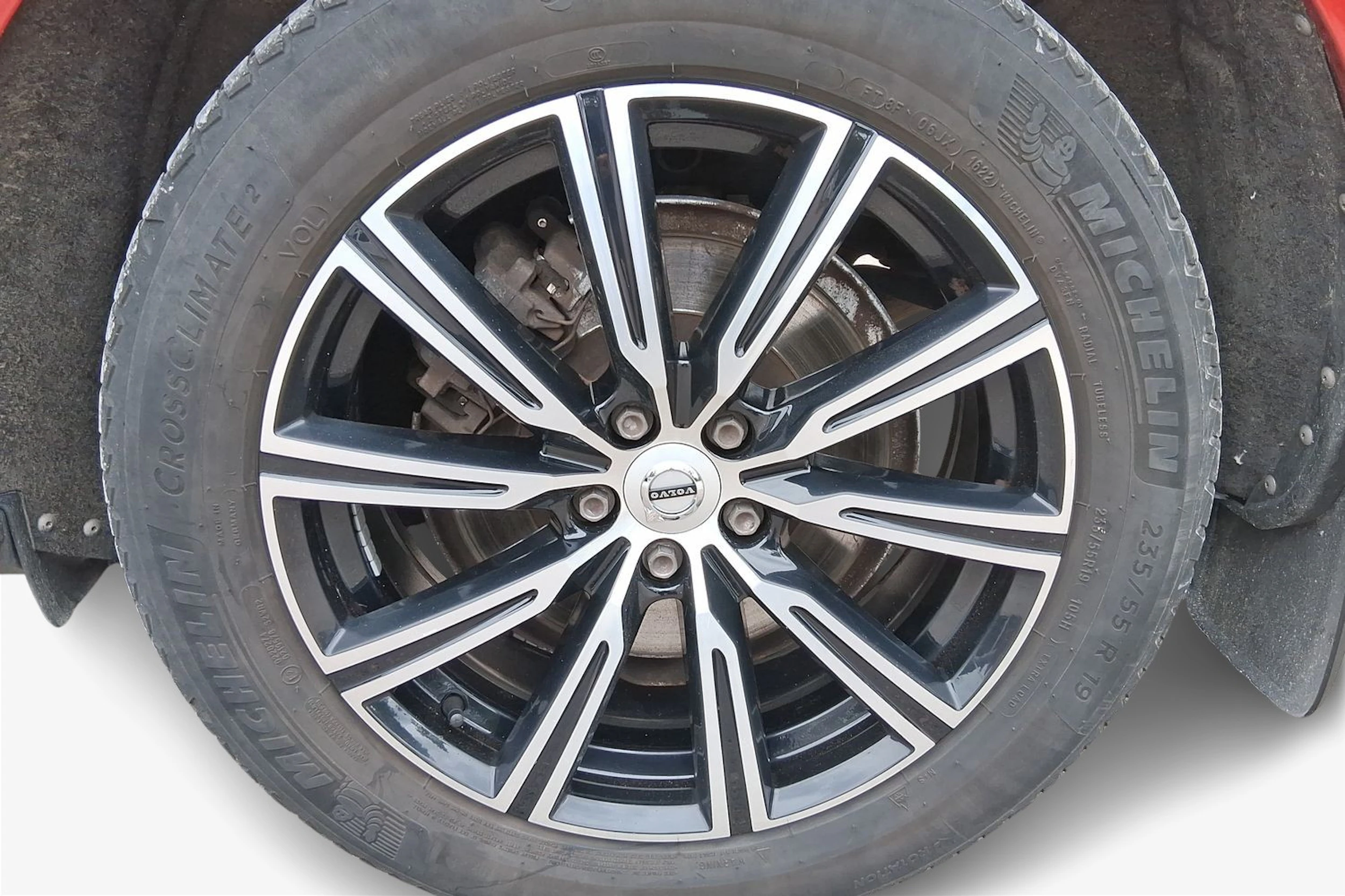 punainen Volvo XC60 2018 kuva 9.