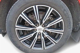punainen Volvo XC60 2018 kuva 9.