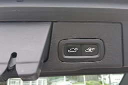punainen Volvo XC60 2018 kuva 11.