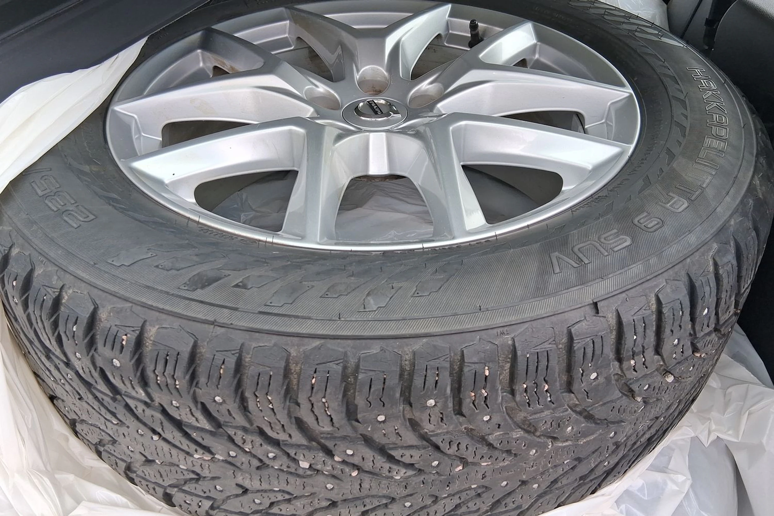 punainen Volvo XC60 2018 kuva 13.