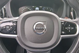 punainen Volvo XC60 2018 kuva 16.