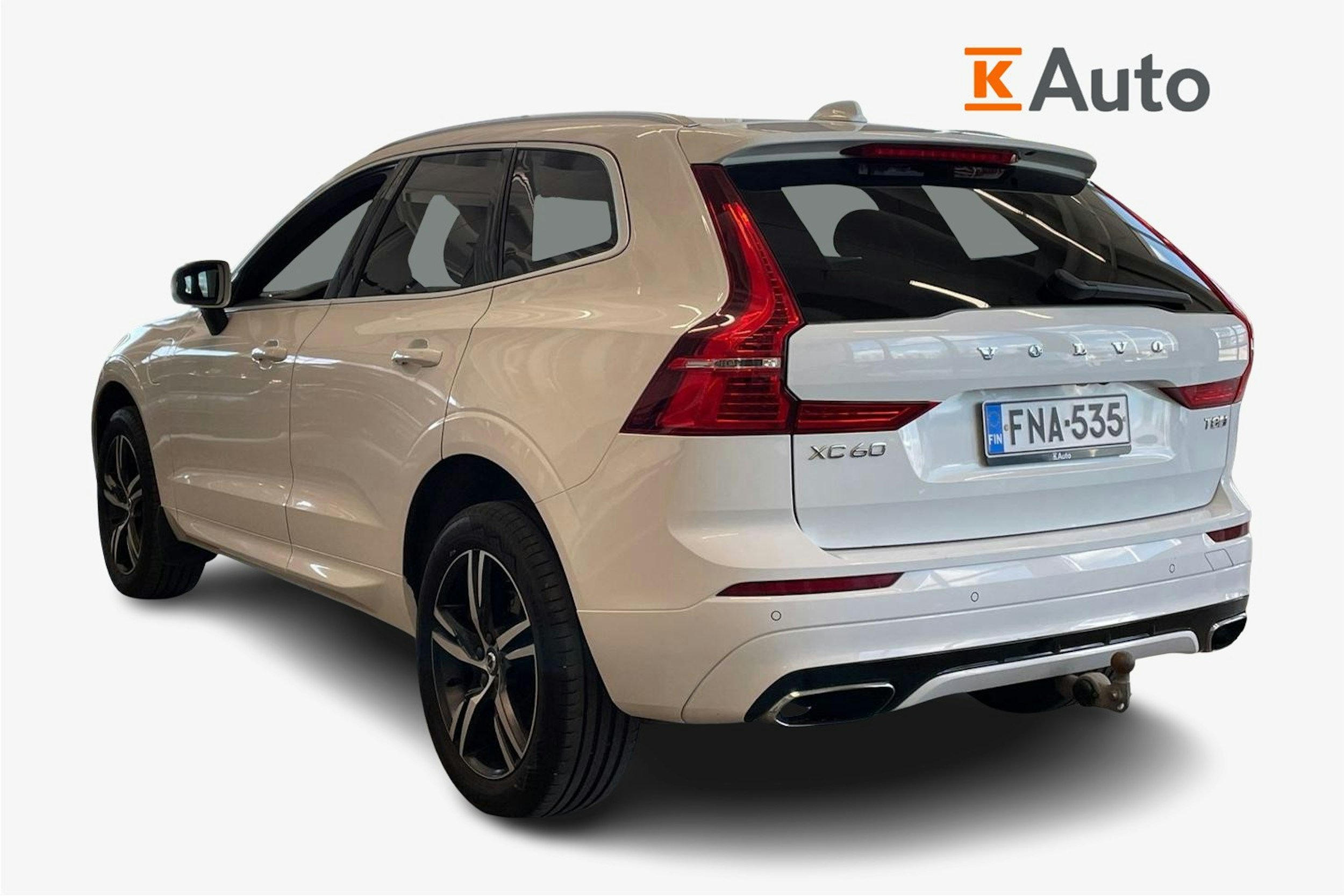 valkoinen Volvo XC60 2018 kuva 2.