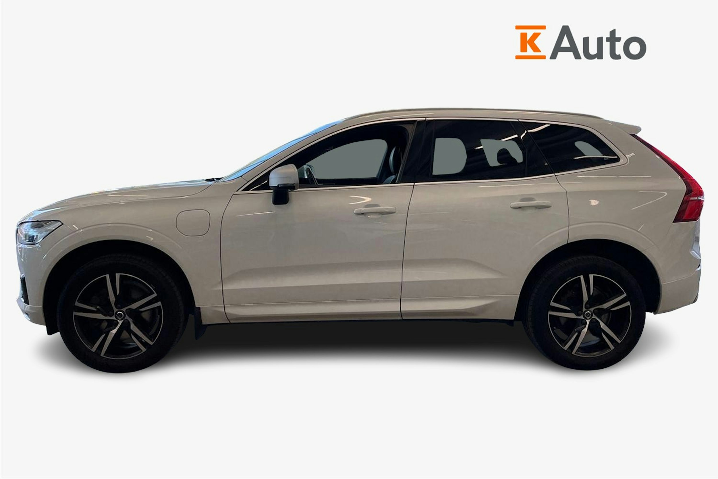valkoinen Volvo XC60 2018 kuva 6.