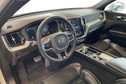 valkoinen Volvo XC60 2018 kuva 7.